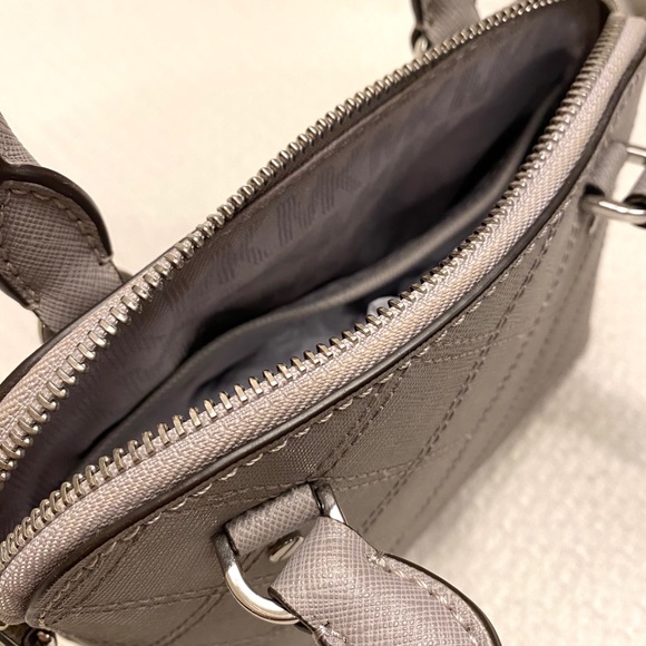 Michael Kors Mini Crossbody 🌟 - Picture 4 of 4